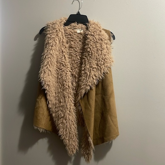Coco + Jaimeson faux leather/fur suede vest - Picture 1 of 8